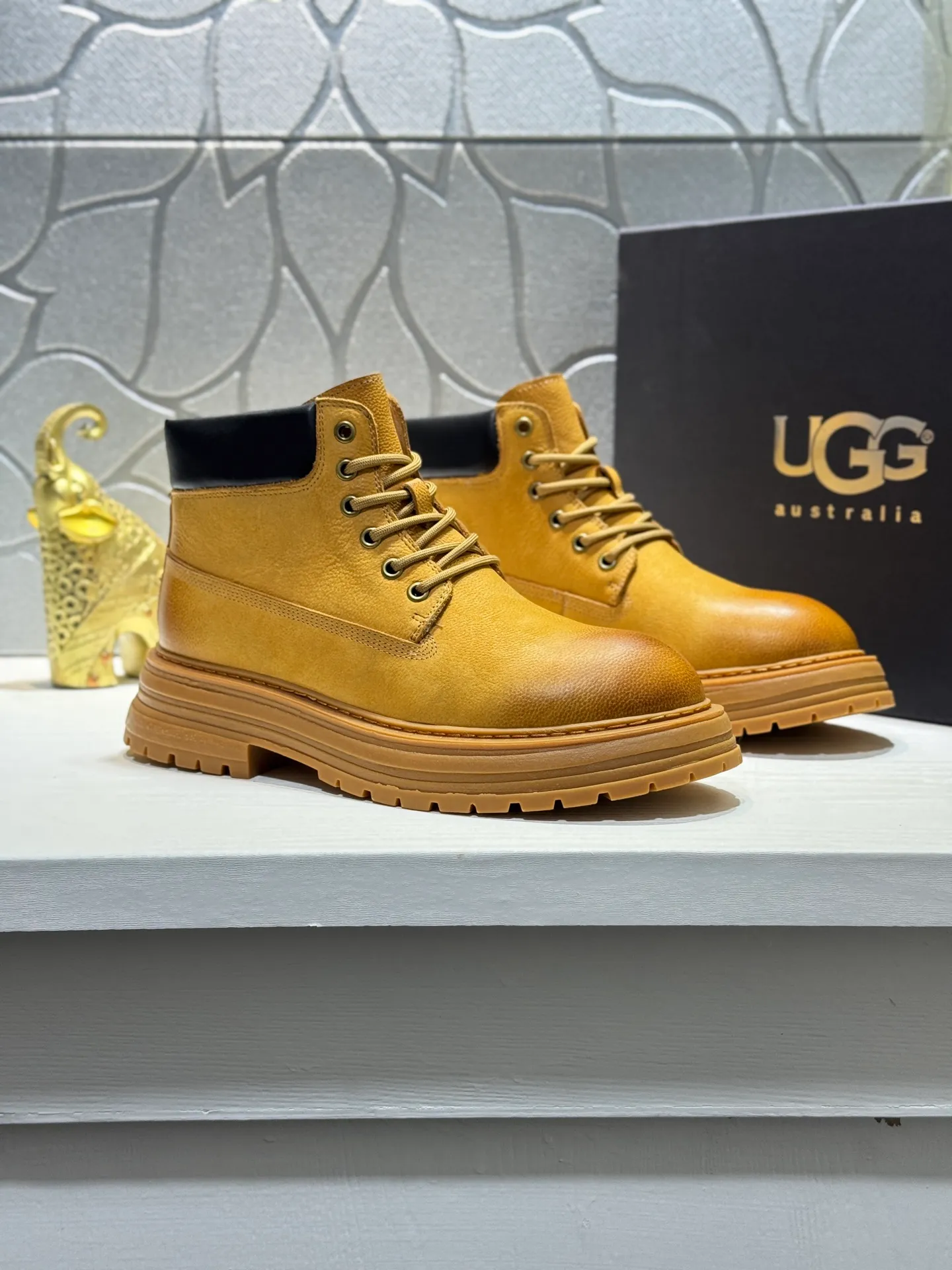 Men's men's shoes 💰660 [New style] 🦥🦥UGG - high-end quality 🔥Australian imported wool 🔥Full fur original single entry and exit counter without pressure, let you feel no replacement 💏The upper is made of first-layer cowhide 'all original Australian wool' Strict men's boots thick wool can be distinguished by the naked eye 💓Real wool keeps warm and does not smell like feet, warms the whole winter ✨Carefully crafted for those who know the goods🔥Size: 38-44 (45 customized